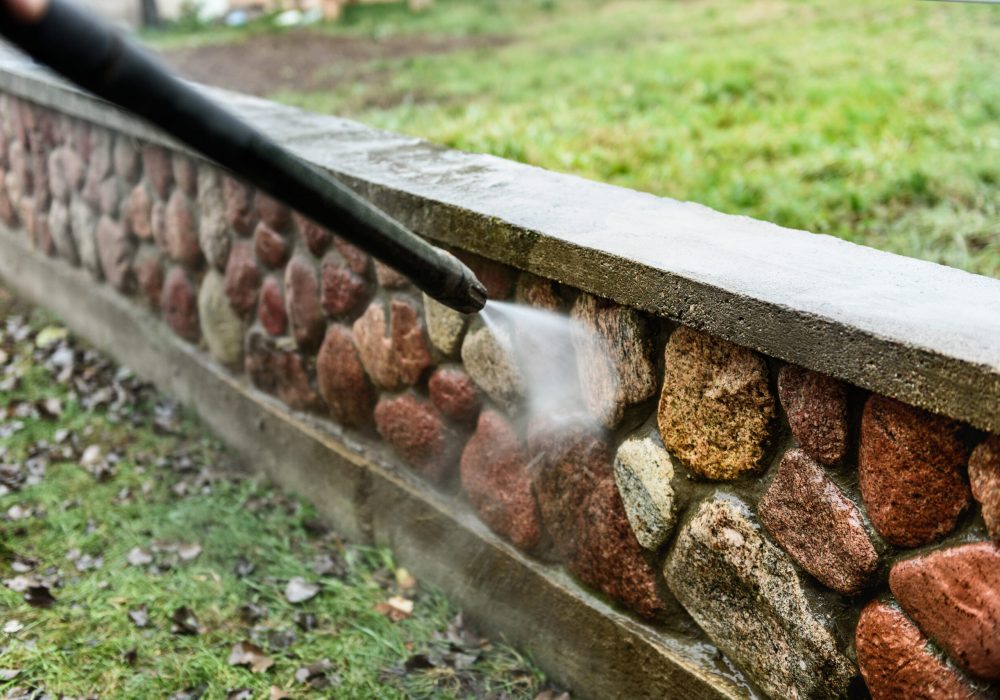cleaning-dirty-stone-fence-using-high-pressure-power-washer (1)